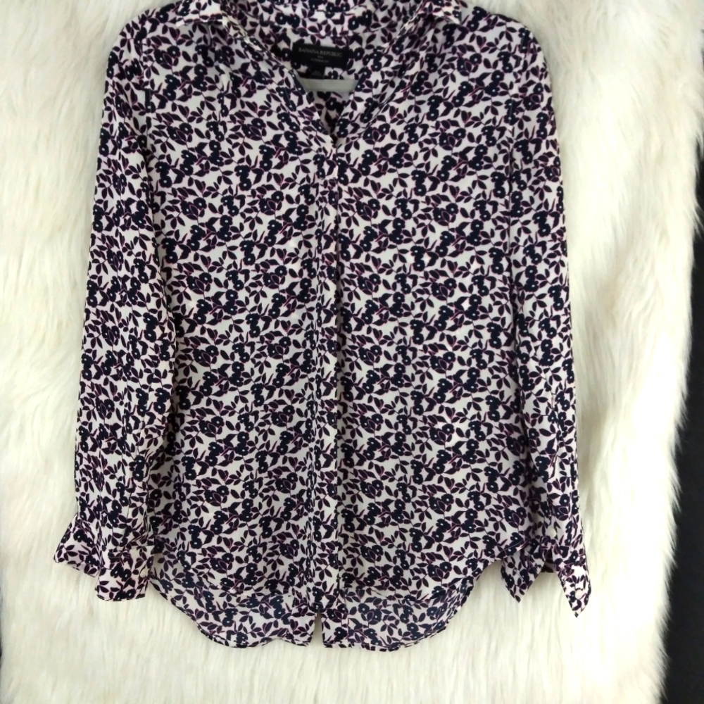 Banana Republic Boyfriend Fit V Neck Floral Top Size XS - Picture 2 of 9